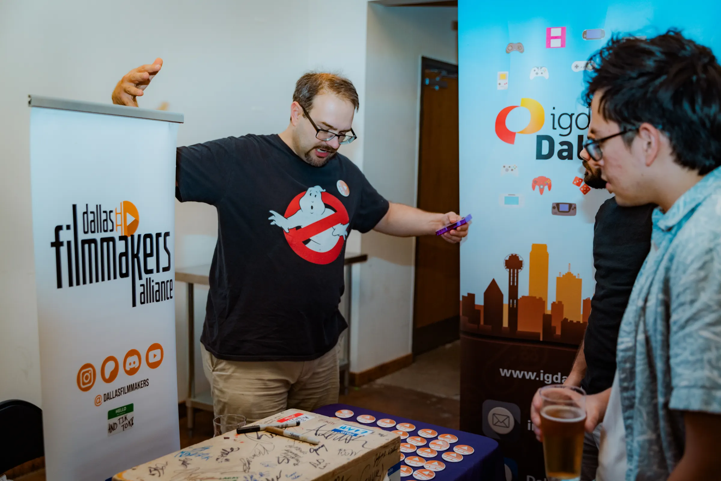 An attendee at the IGDA Dallas and Dallas Filmmaker Alliance tables